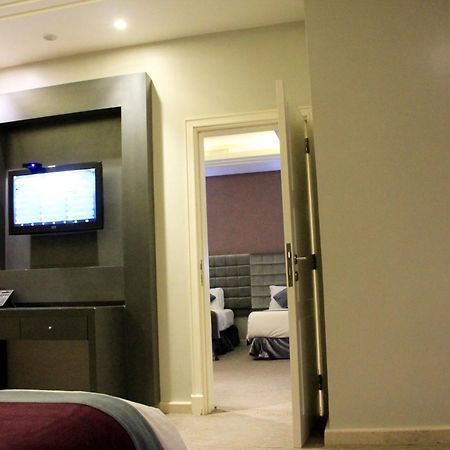 Business Inn Tahlia Hotel Riyadh Exterior photo