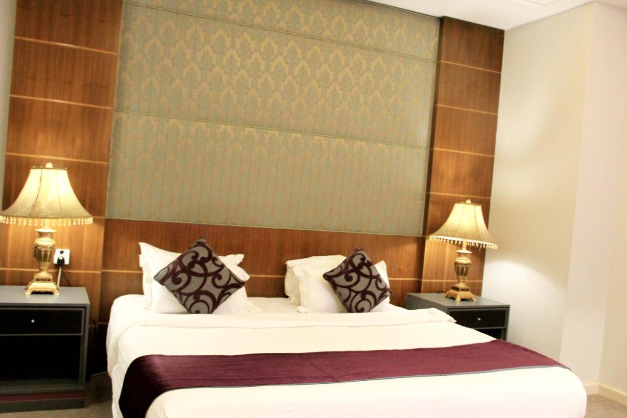 Business Inn Tahlia Hotel Riyadh Exterior photo