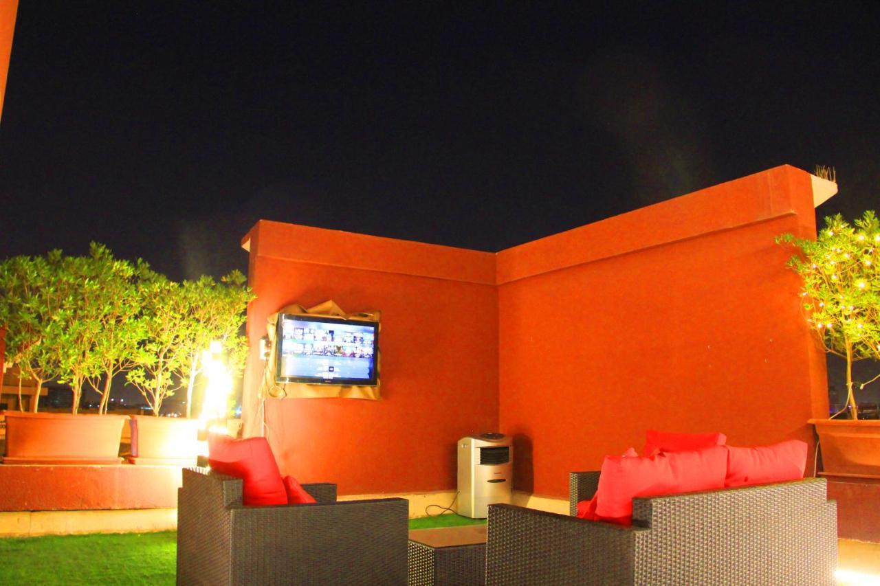 Business Inn Tahlia Hotel Riyadh Exterior photo