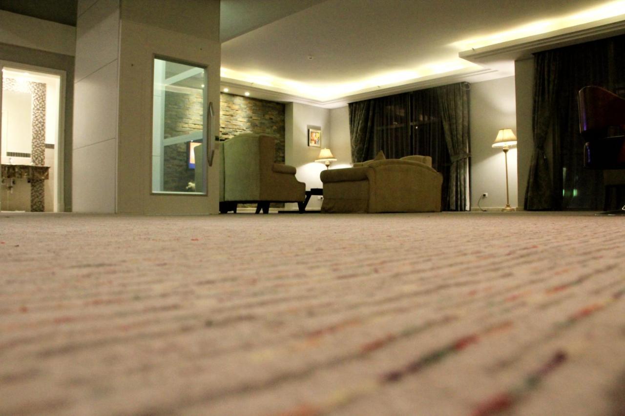 Business Inn Tahlia Hotel Riyadh Exterior photo