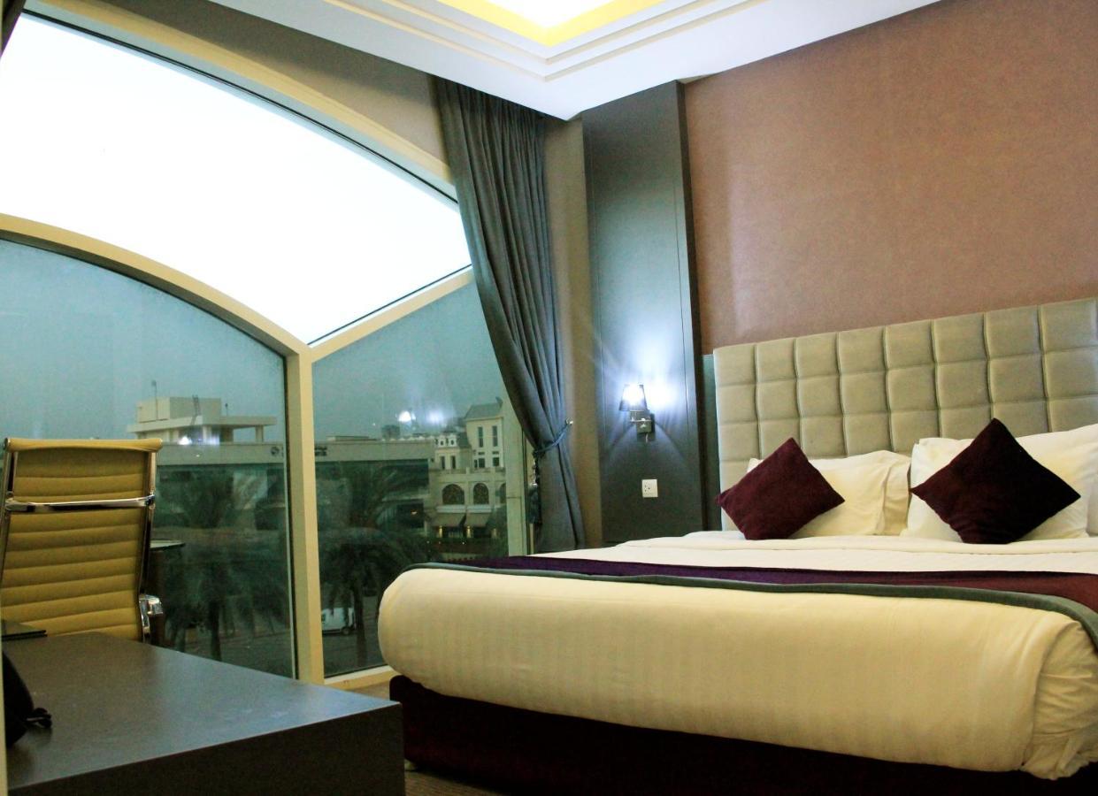 Business Inn Tahlia Hotel Riyadh Exterior photo