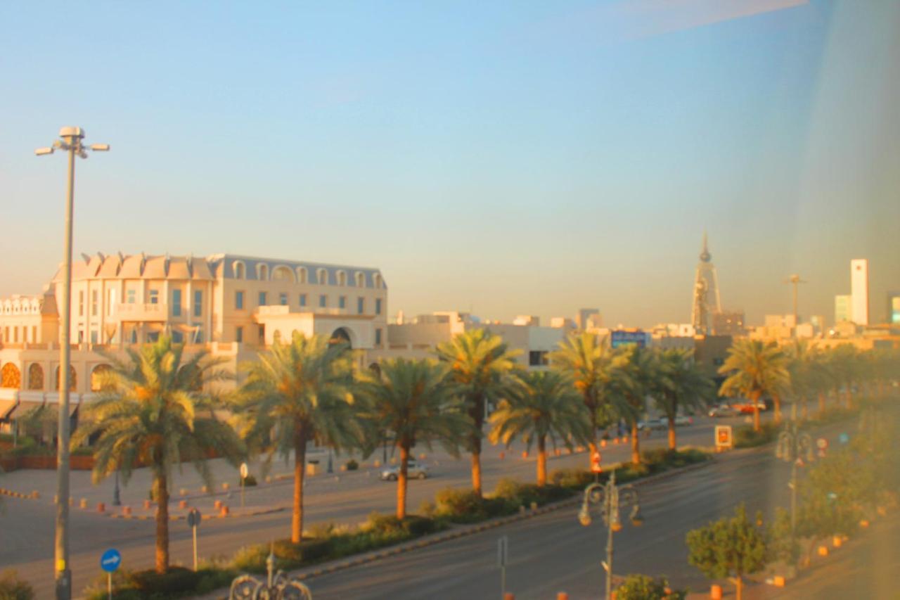 Business Inn Tahlia Hotel Riyadh Exterior photo