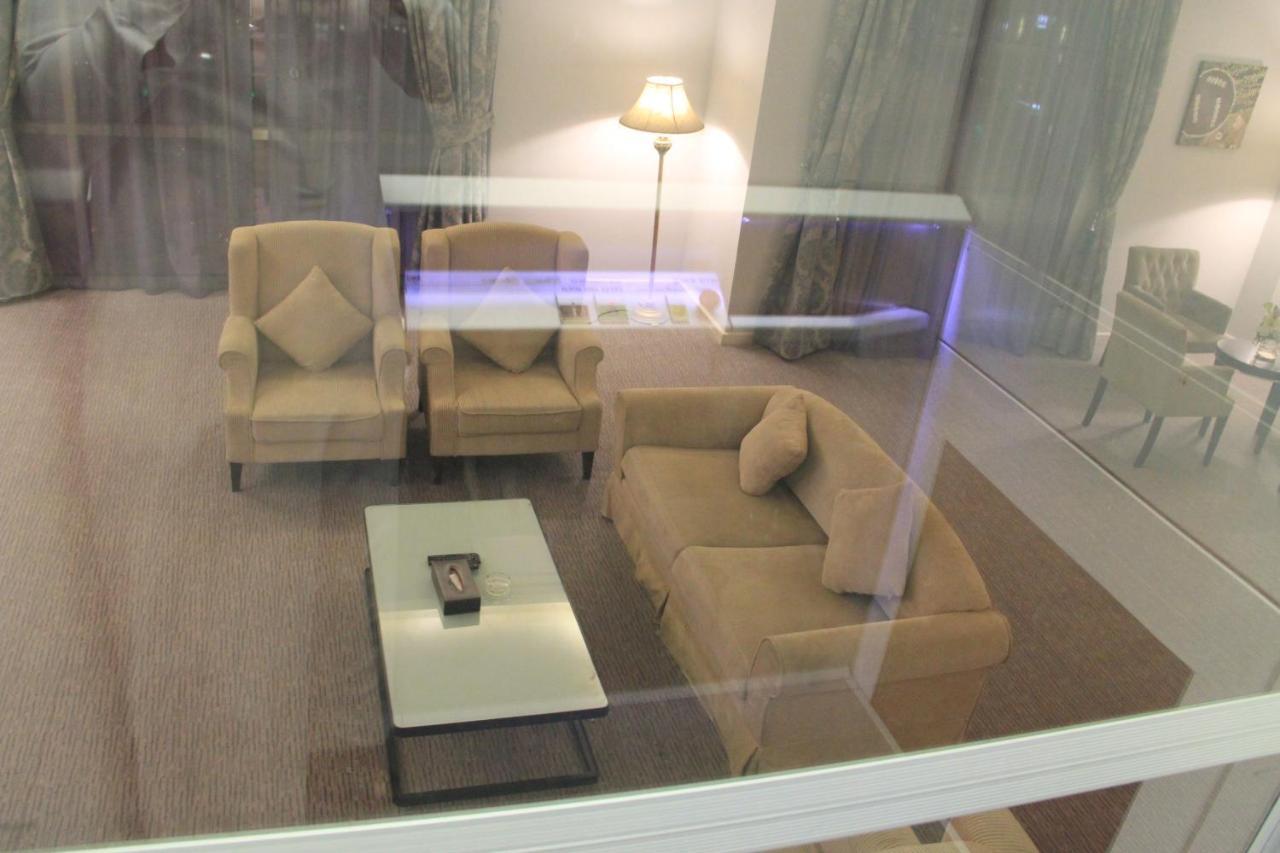 Business Inn Tahlia Hotel Riyadh Exterior photo
