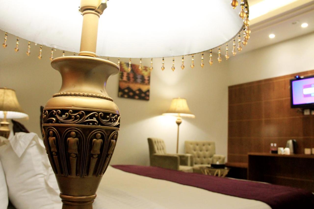 Business Inn Tahlia Hotel Riyadh Exterior photo