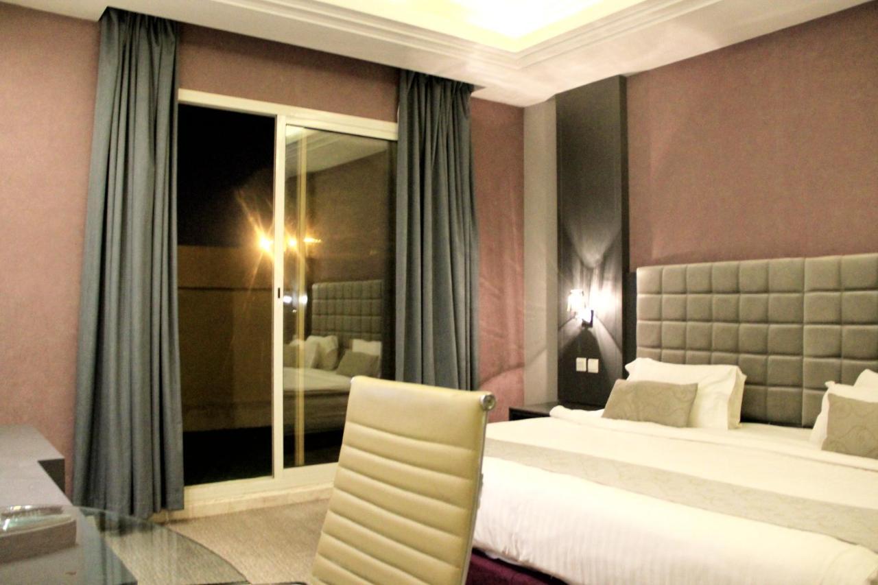 Business Inn Tahlia Hotel Riyadh Exterior photo