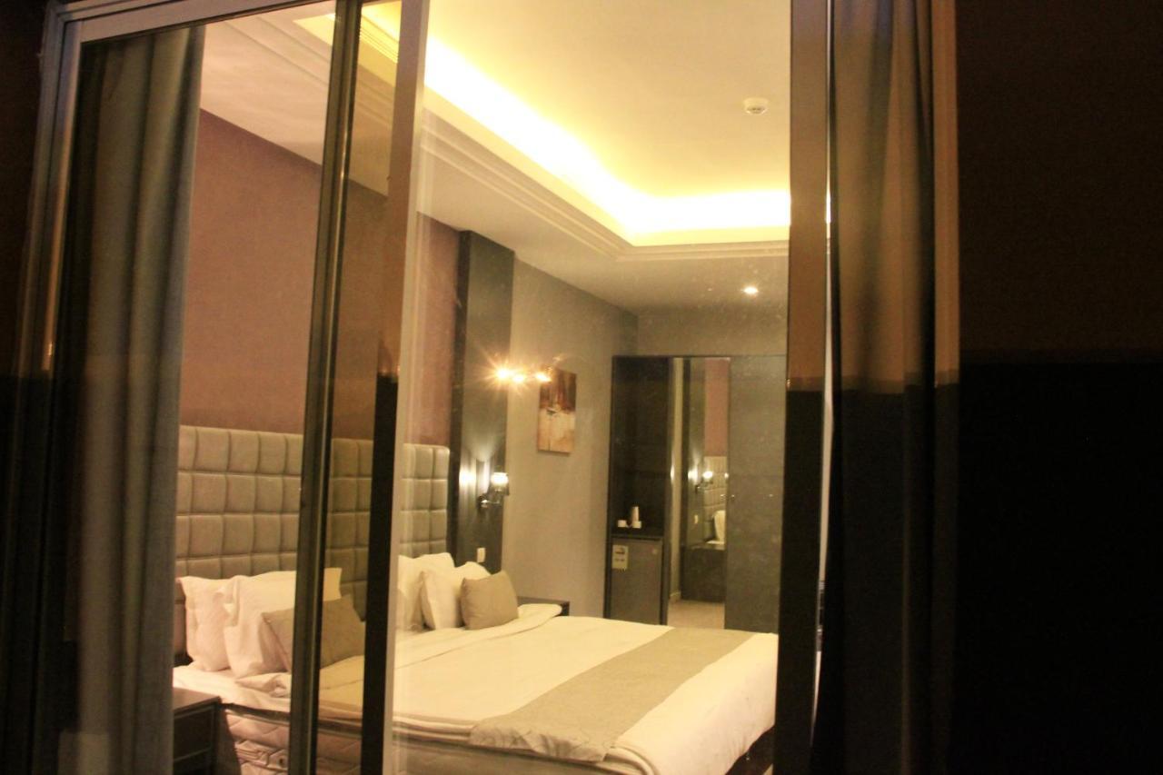 Business Inn Tahlia Hotel Riyadh Exterior photo