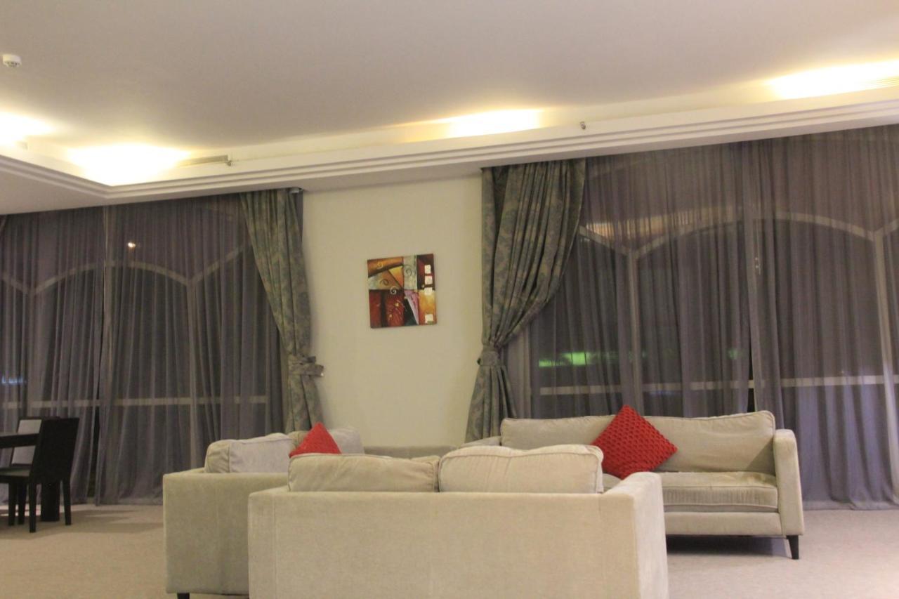 Business Inn Tahlia Hotel Riyadh Exterior photo
