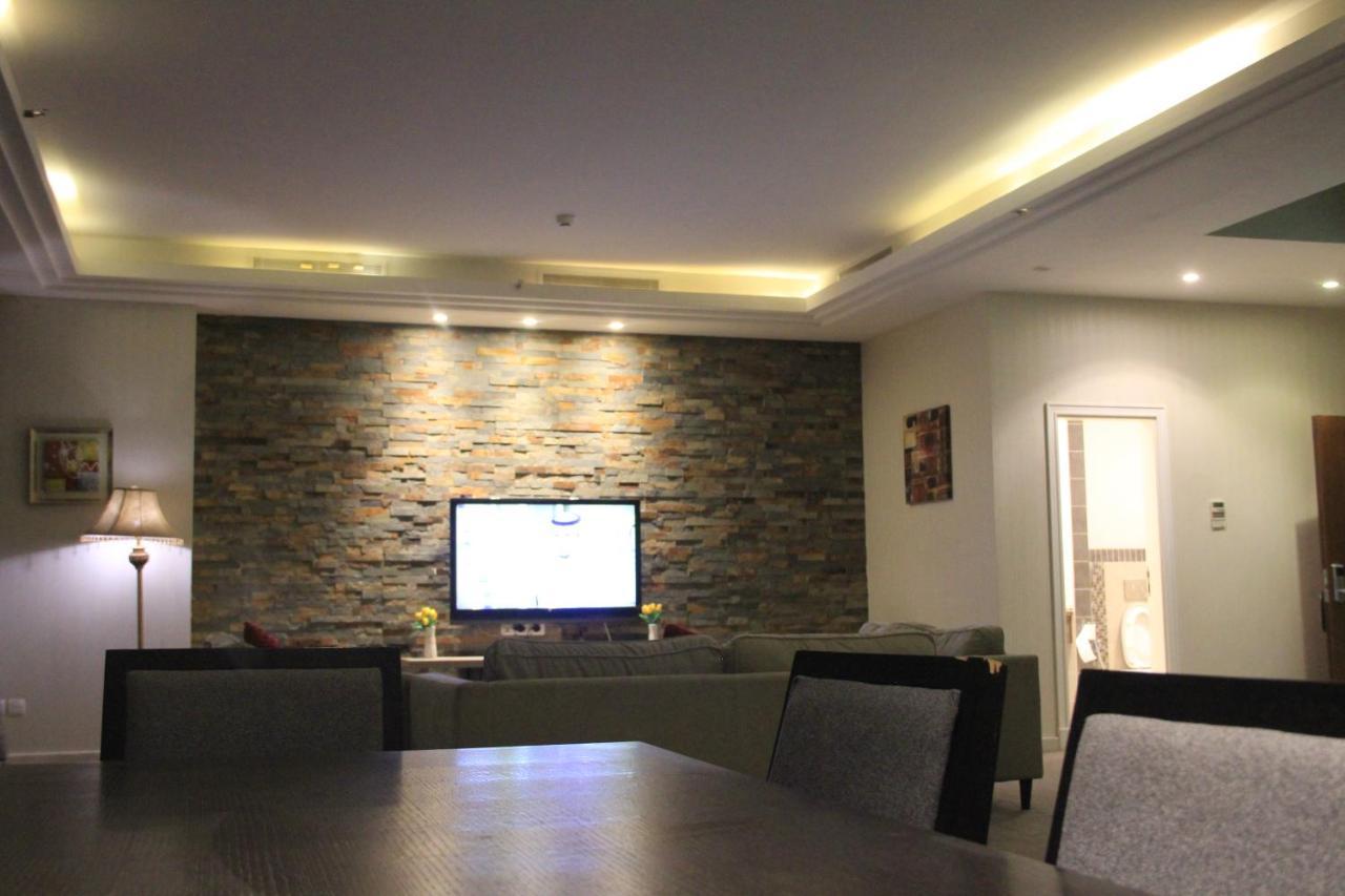 Business Inn Tahlia Hotel Riyadh Exterior photo