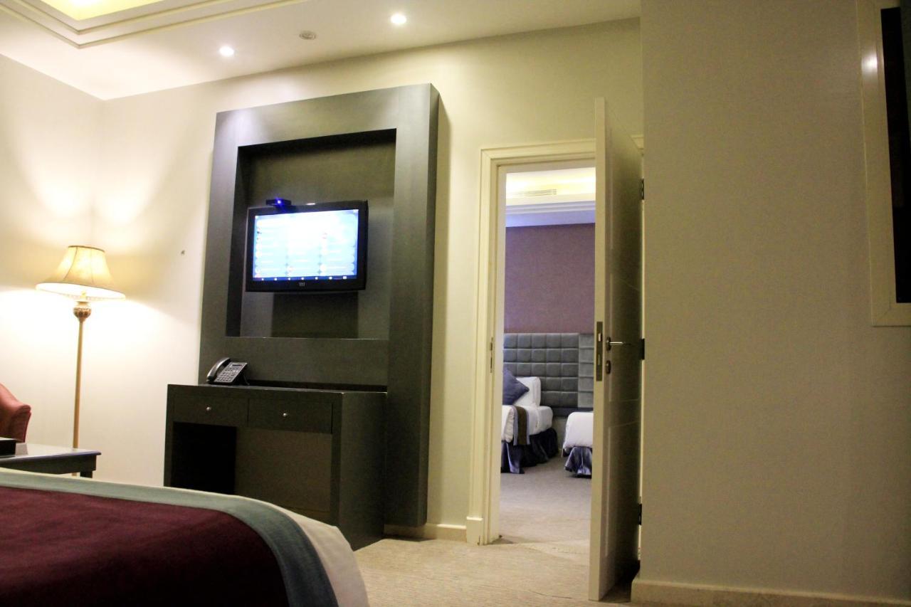 Business Inn Tahlia Hotel Riyadh Exterior photo