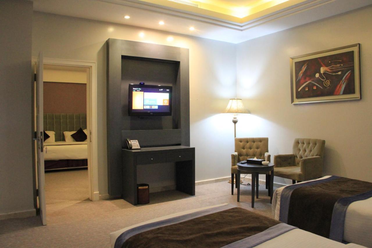 Business Inn Tahlia Hotel Riyadh Exterior photo