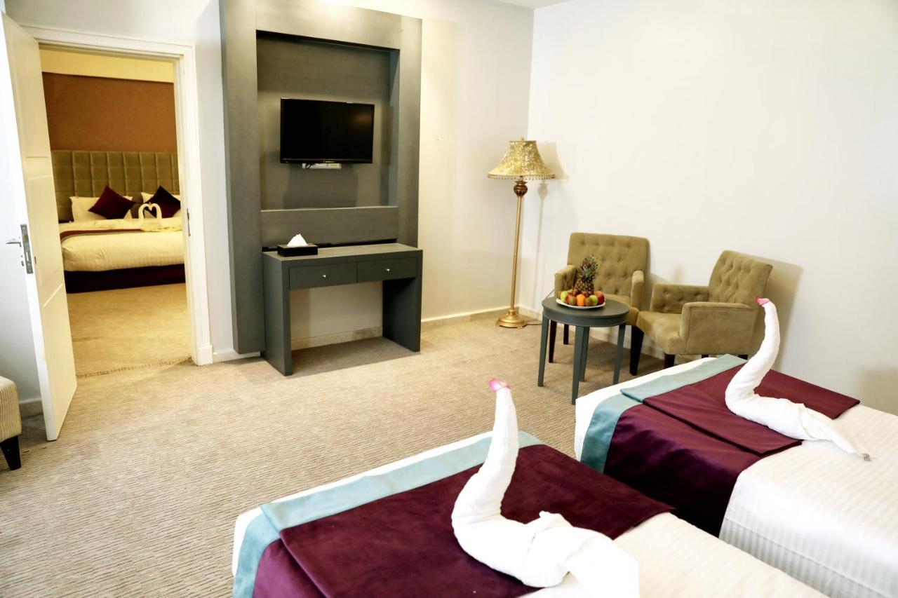 Business Inn Tahlia Hotel Riyadh Exterior photo