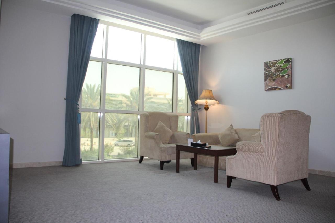 Business Inn Tahlia Hotel Riyadh Exterior photo